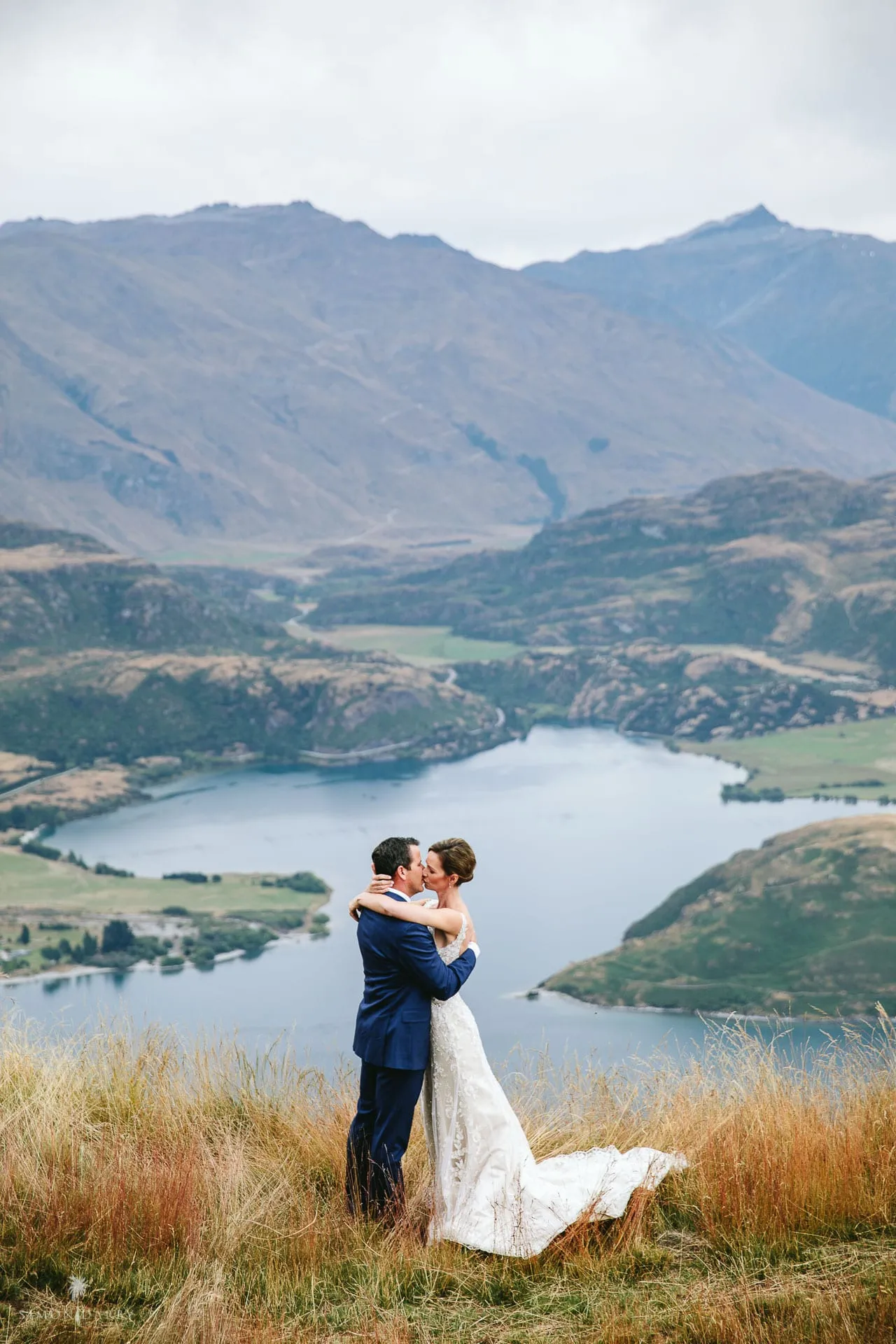 A helicopter elopement on Coromandel Peak above Lake Wānaka