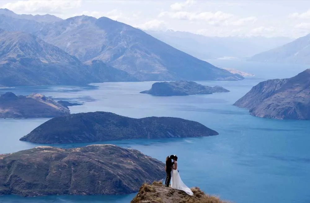 A helicopter elopement on Coromandel Peak above Lake Wānaka