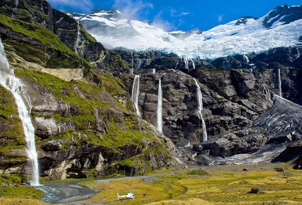 A double-landing helicopter elopement at Cecil Peak and Earnslaw Burn