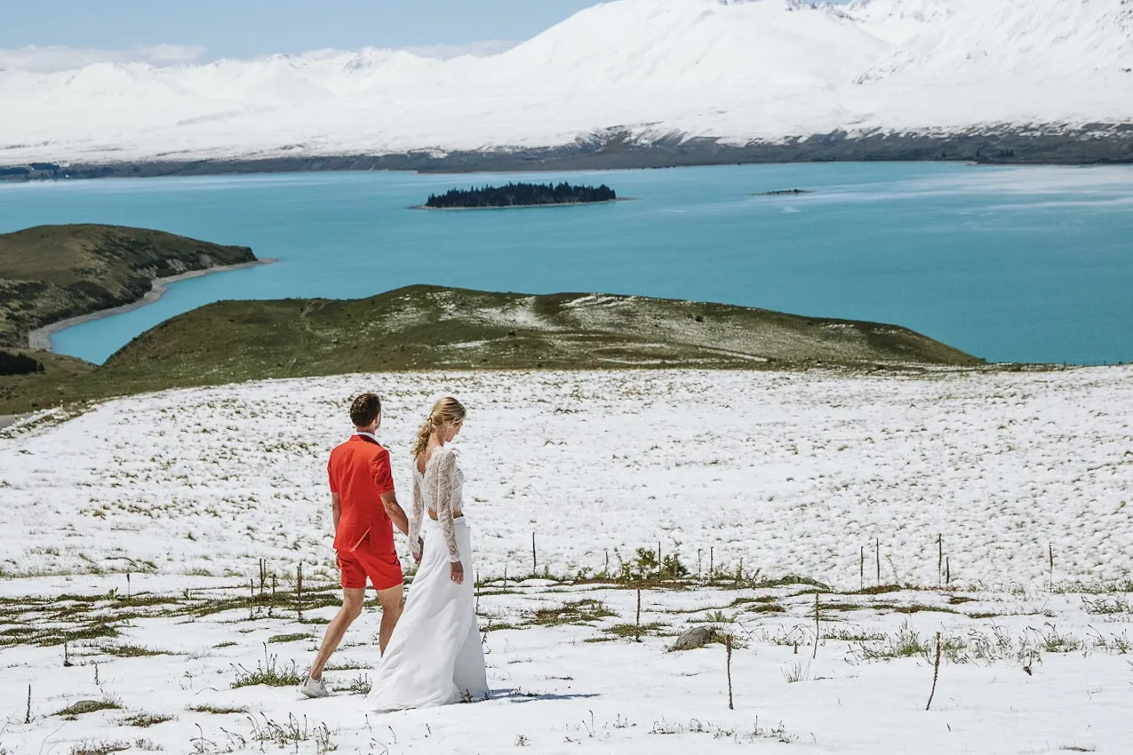 A winter snow elopement at Lake Tekapo, New Zealand