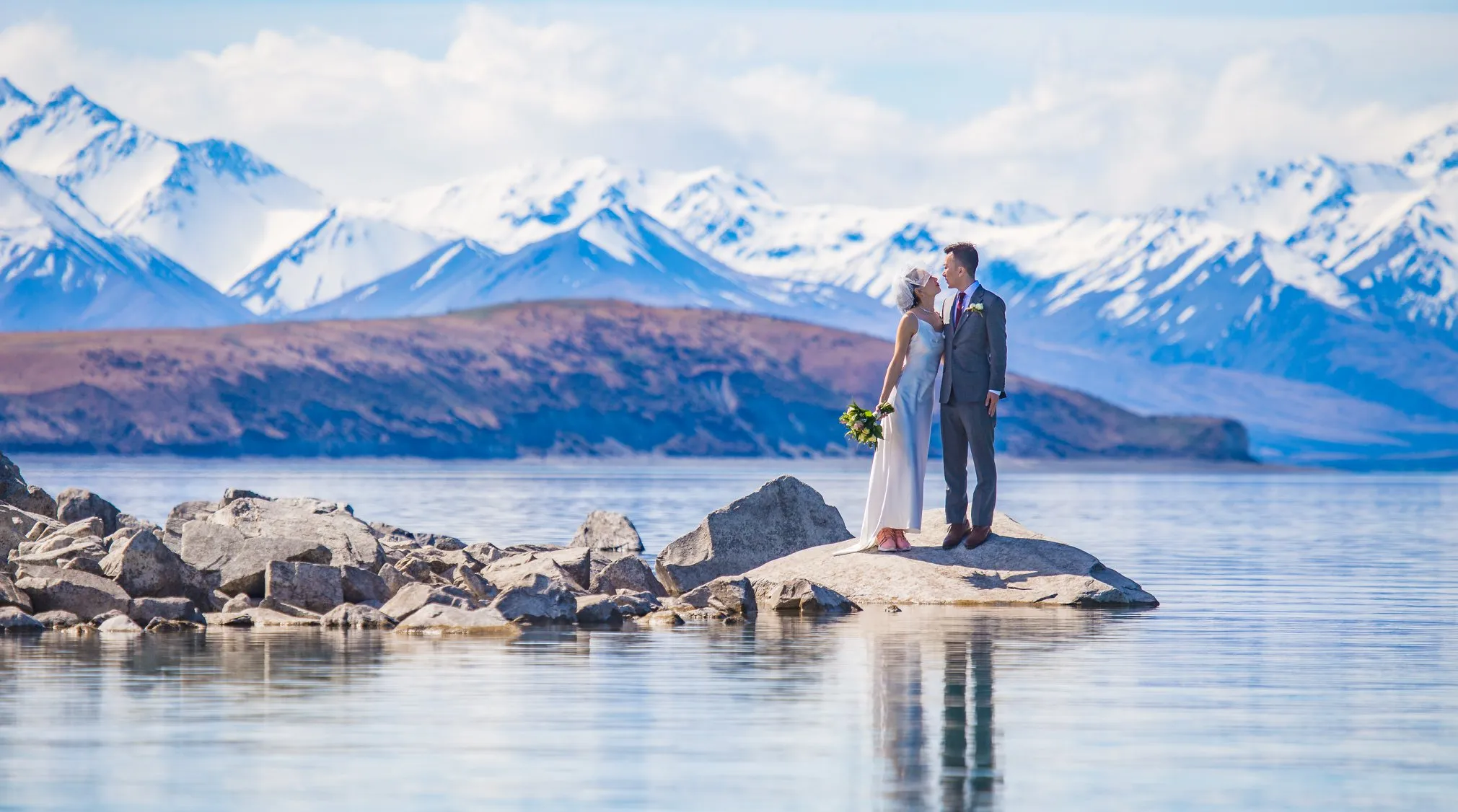 An elopement on the turquoise shore of Lake Tekapo, New Zealand